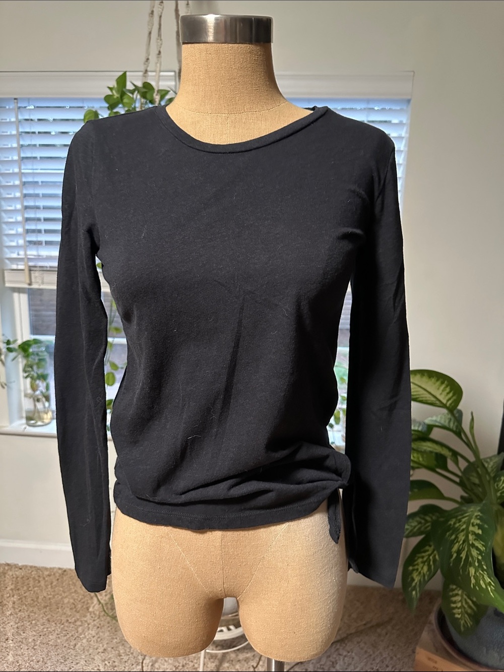 Classic Black Long-Sleeve Women's Tee